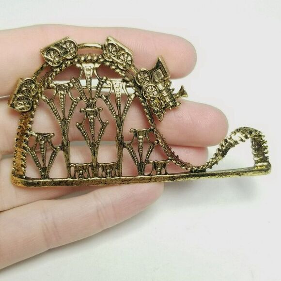Vintage Roller Coaster Train Tracks Theme Brooch, Gold Tone Lapel Pin, Unsigned - Picture 1 of 6